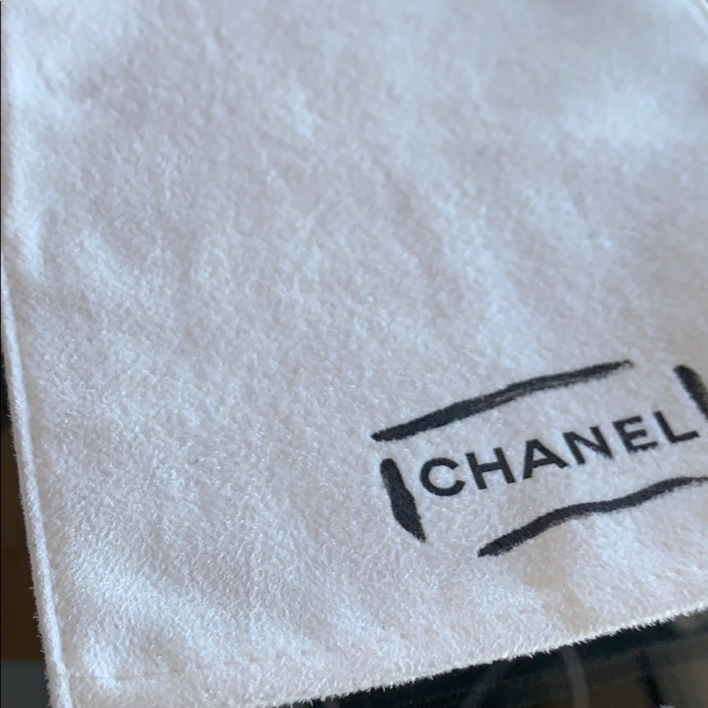 Chanel white duster/ dust bag - Picture 3 of 6